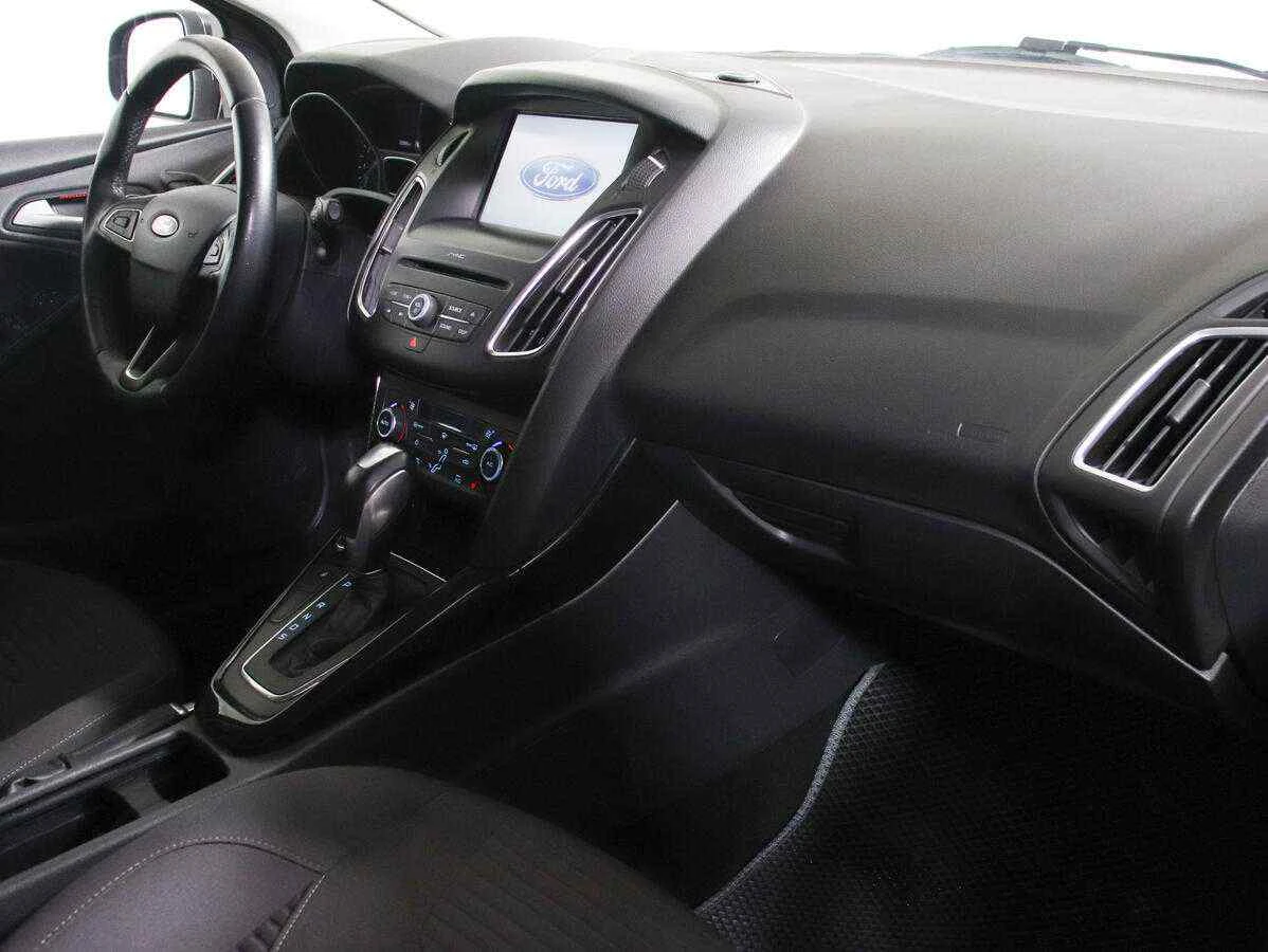 Ford Focus, Белый, 2018, Робот, 105 л.с., цена от 900 000 руб.