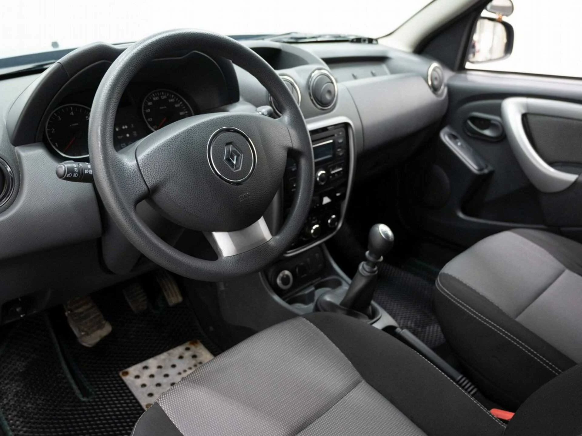 RENAULT DUSTER, Голубой, 2014, Механическая, 90 л.с., цена от 832 000 руб.