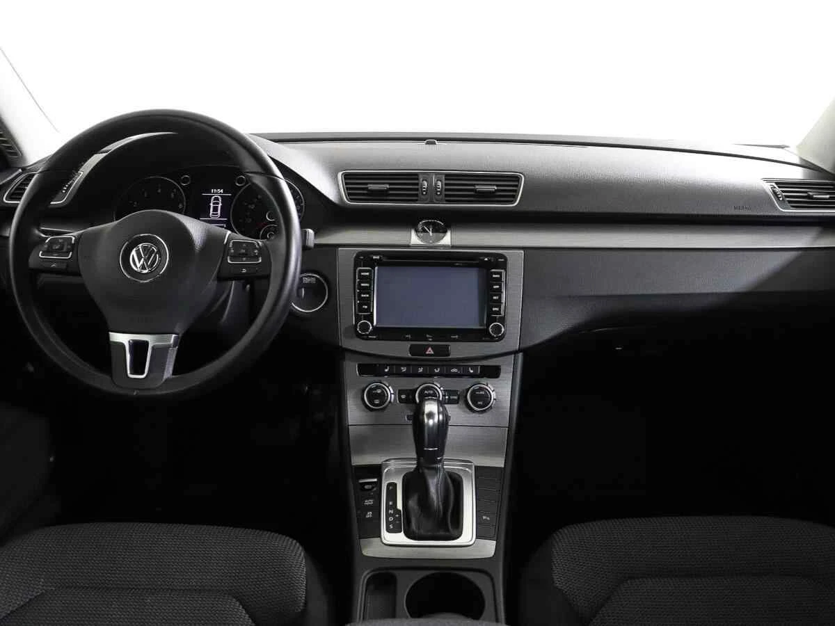 Volkswagen Passat, Голубой, 2012, Робот, 152 л.с., цена от 800 000 руб.