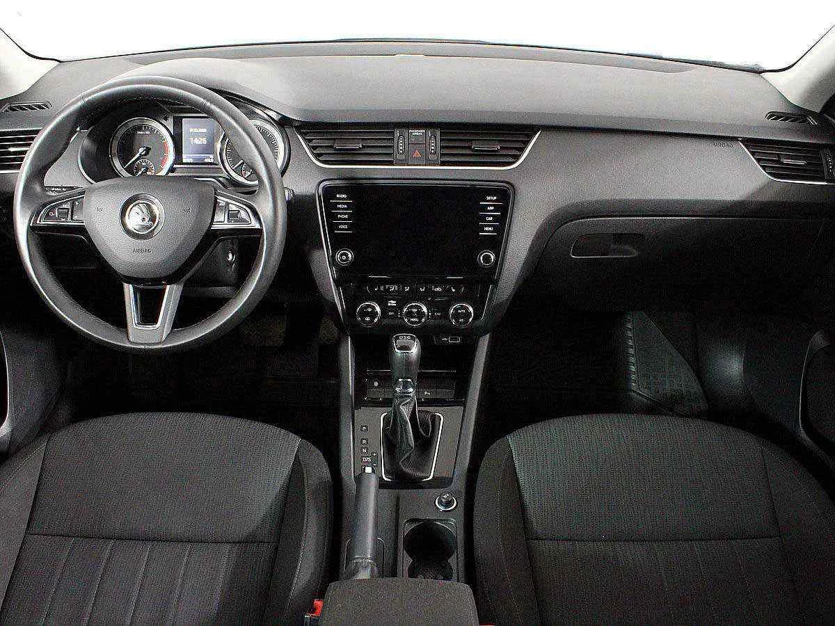Skoda Octavia, Белый, 2018, Робот, 180 л.с., цена от 1 447 000 руб.