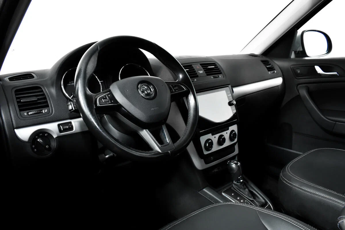 Skoda Yeti, Синий, 2015, Робот, 122 л.с., цена от 897 000 руб.