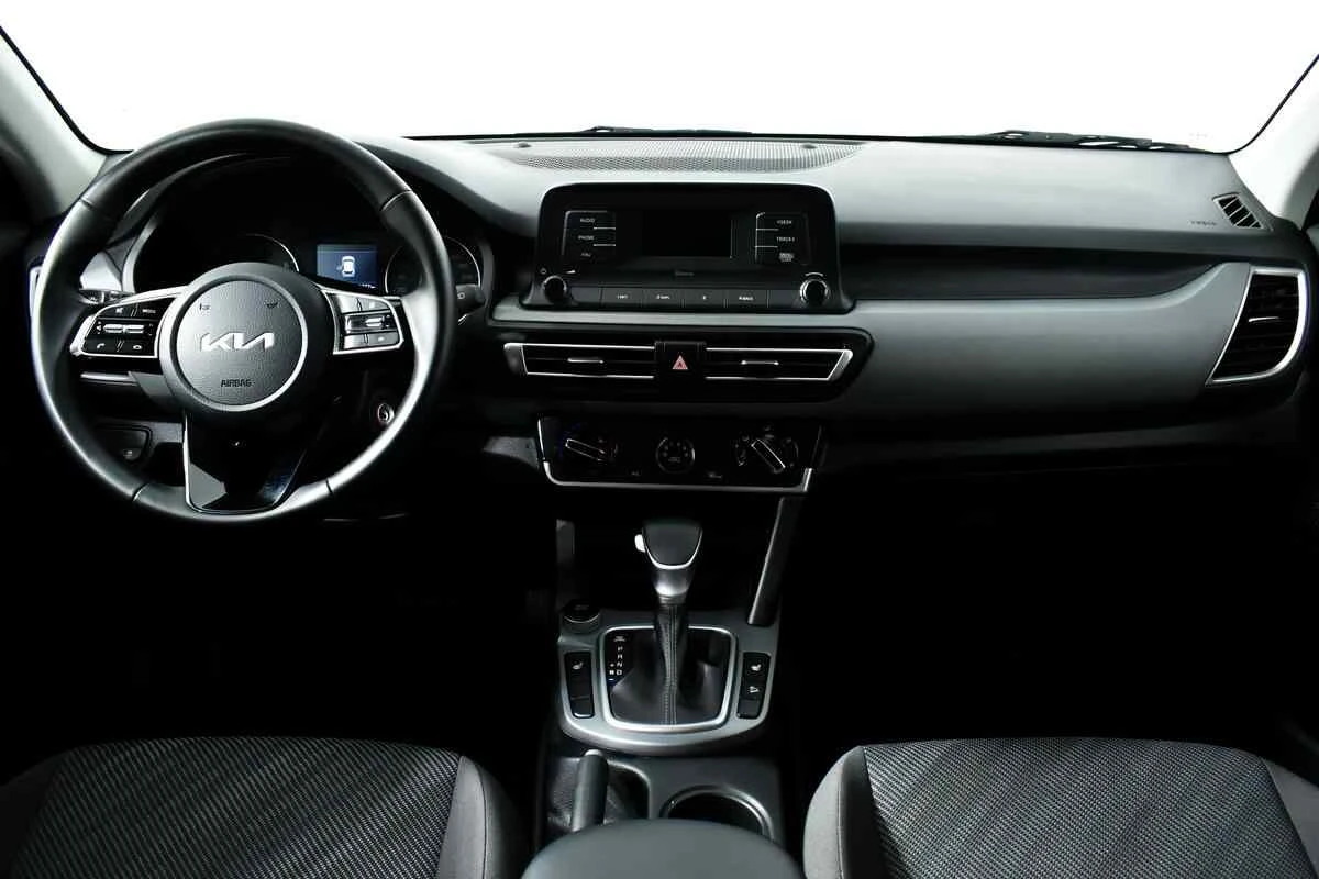 KIA Seltos, Белый, 2022, Вариатор, 149 л.с., цена от 1 835 000 руб.