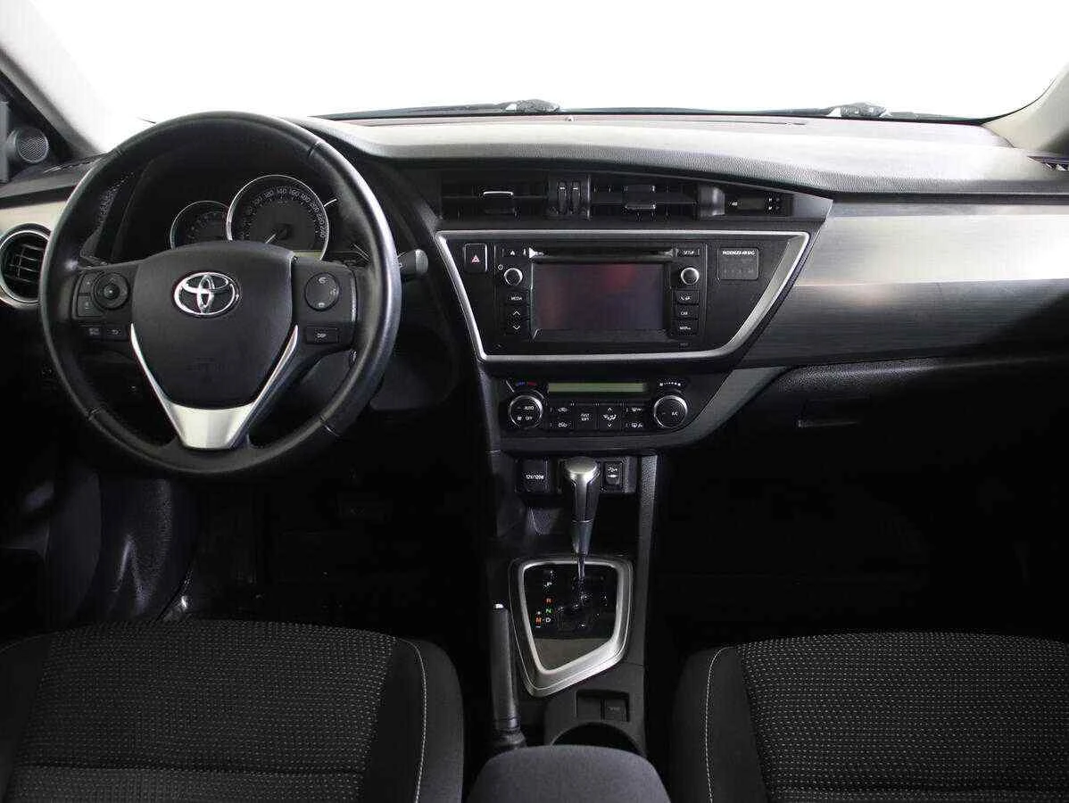 Toyota Auris, Серебряный, 2013, Вариатор, 132 л.с., цена от 918 000 руб.