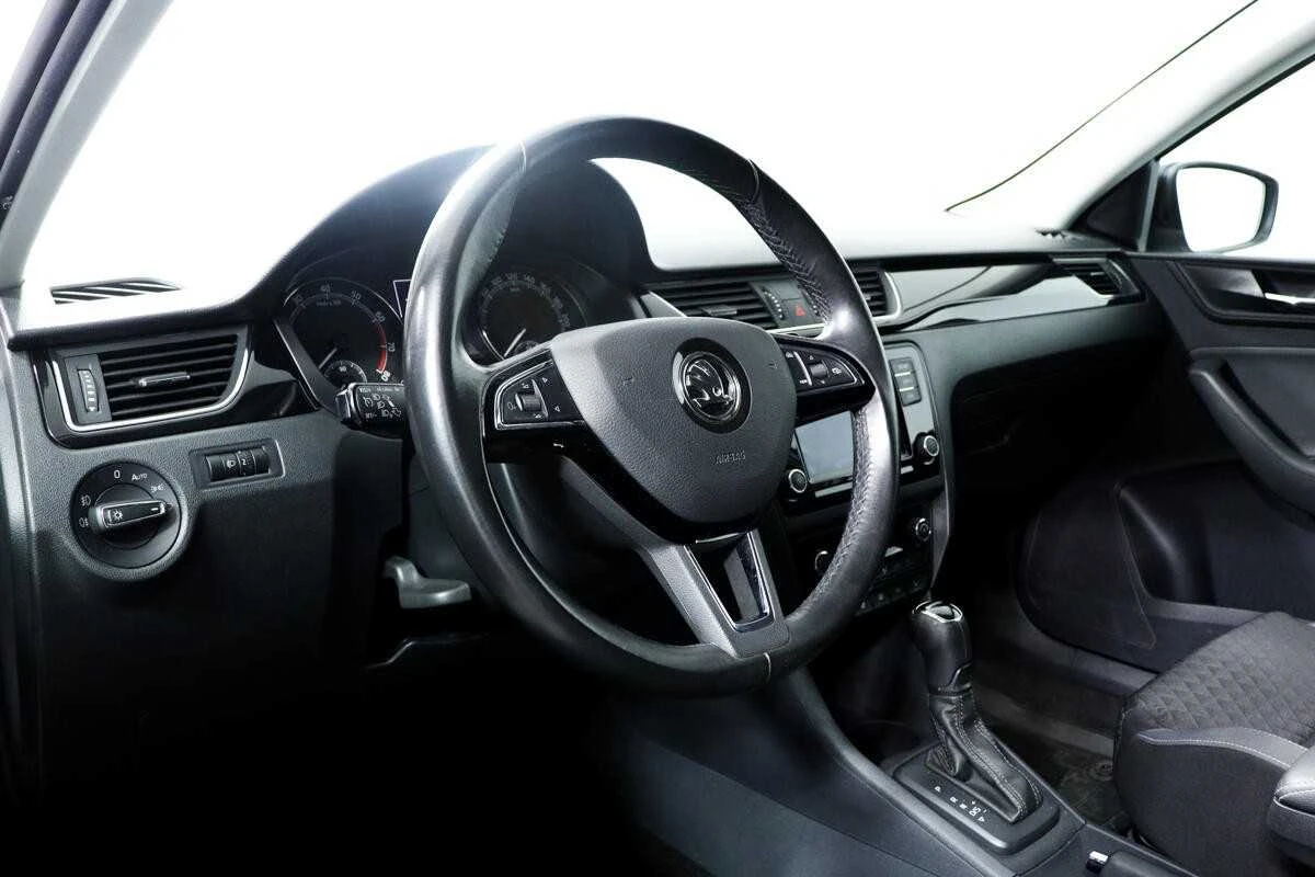 SKODA RAPID, Белый, 2019, Робот, 125 л.с., цена от 996 800 руб.