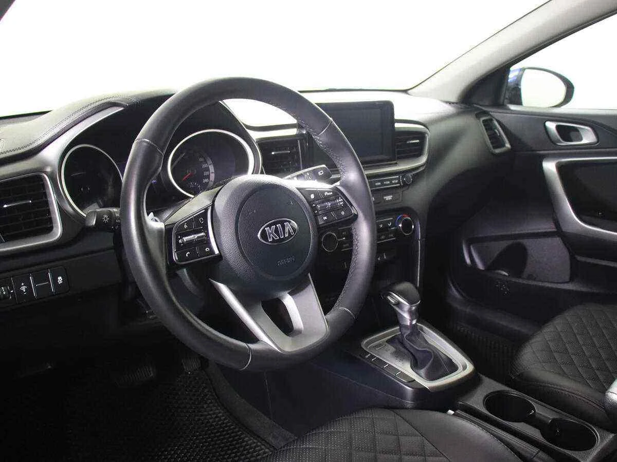 KIA Ceed, Синий, 2018, Робот, 140 л.с., цена от 1 099 000 руб.