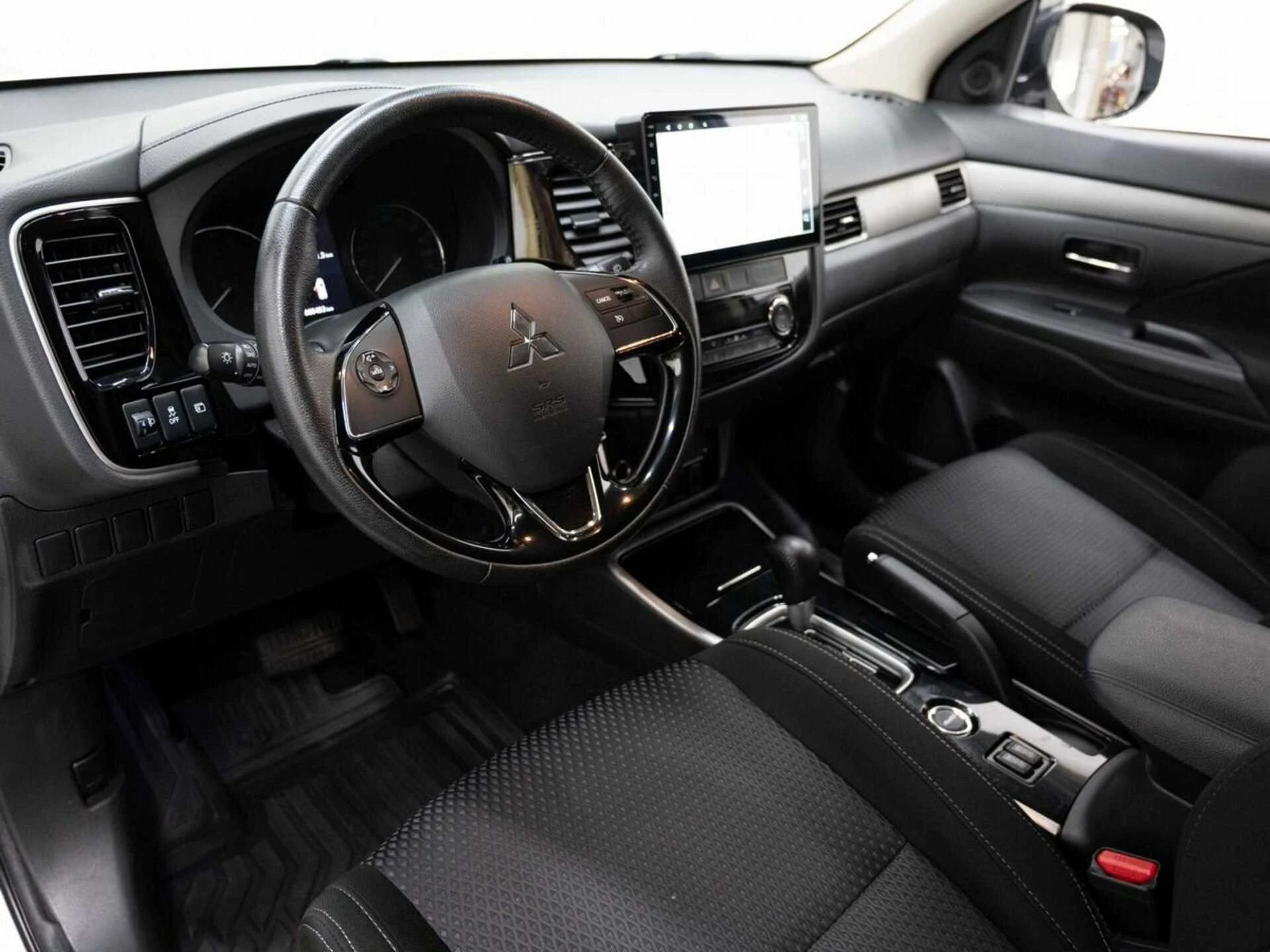 MITSUBISHI OUTLANDER, Белый, 2018, Вариатор, 146 л.с., цена от 1 336 000 руб.