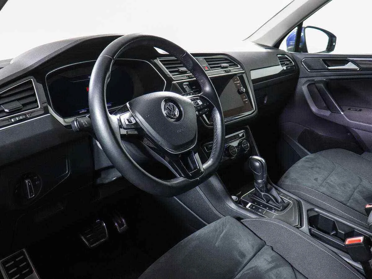 Volkswagen Tiguan, Синий, 2018, Робот, 150 л.с., цена от 1 433 000 руб.