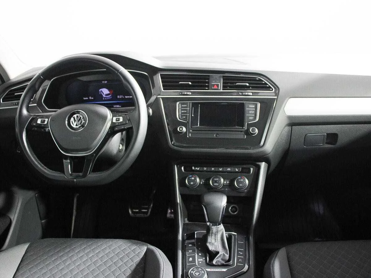 VOLKSWAGEN TIGUAN, Белый, 2017, Робот, 150 л.с., цена от 1 188 800 руб.