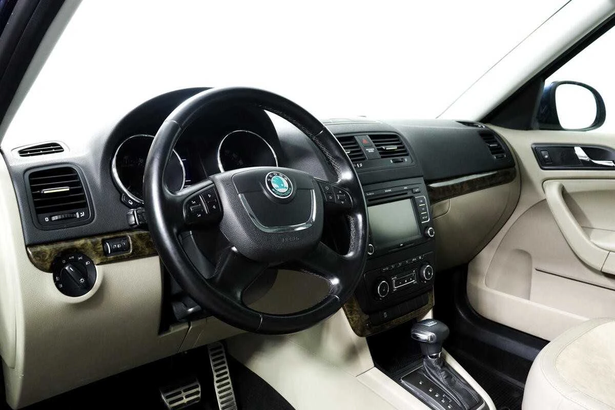 SKODA YETI, Синий, 2012, Робот, 105 л.с., цена от 755 200 руб.
