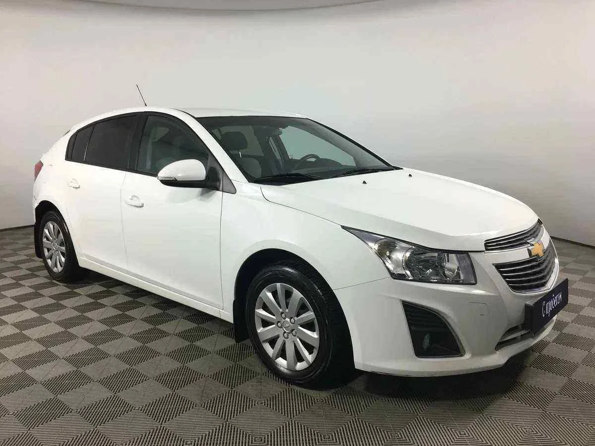 Chevrolet Cruze, Белый, 2014, Механическая, 109 л.с., цена от 590 000 руб.