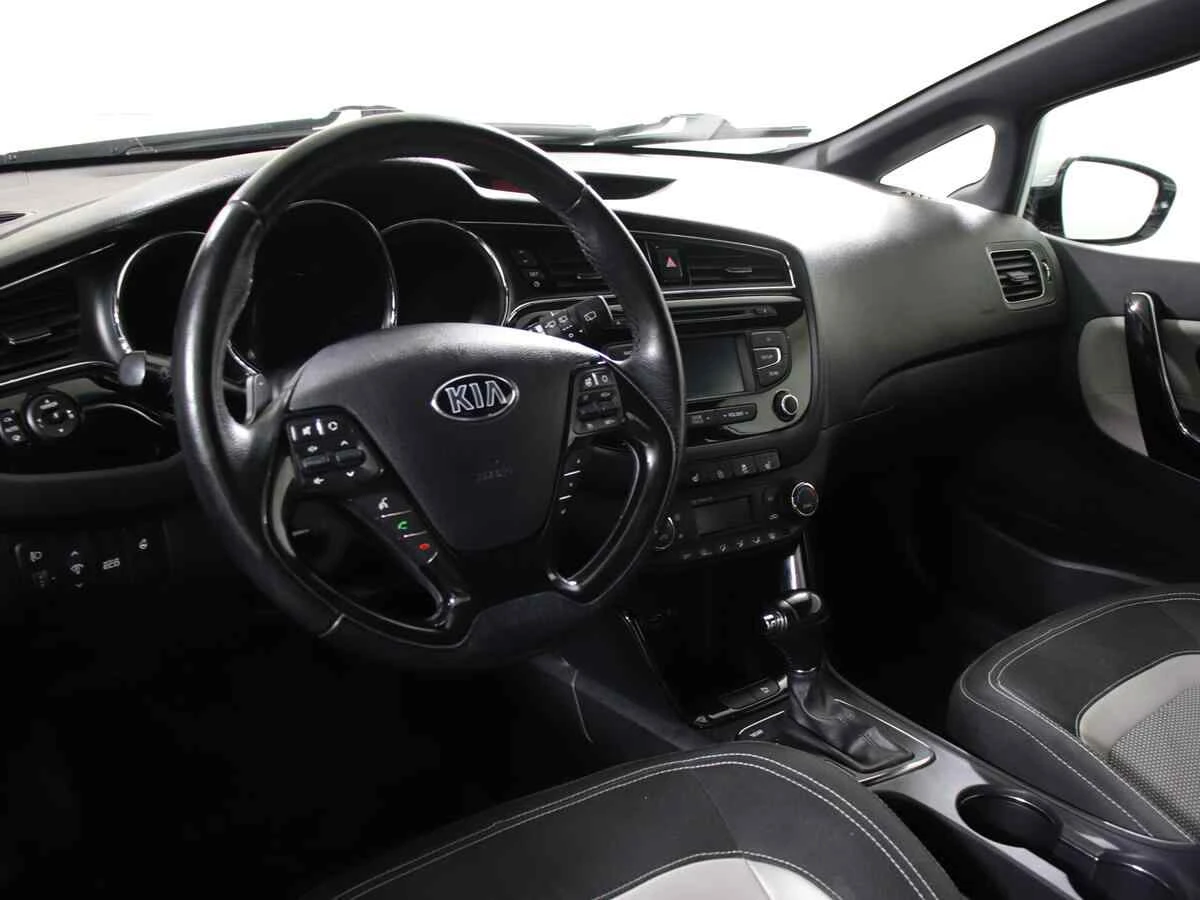 KIA Ceed, Белый, 2015, Робот, 135 л.с., цена от 595 000 руб.
