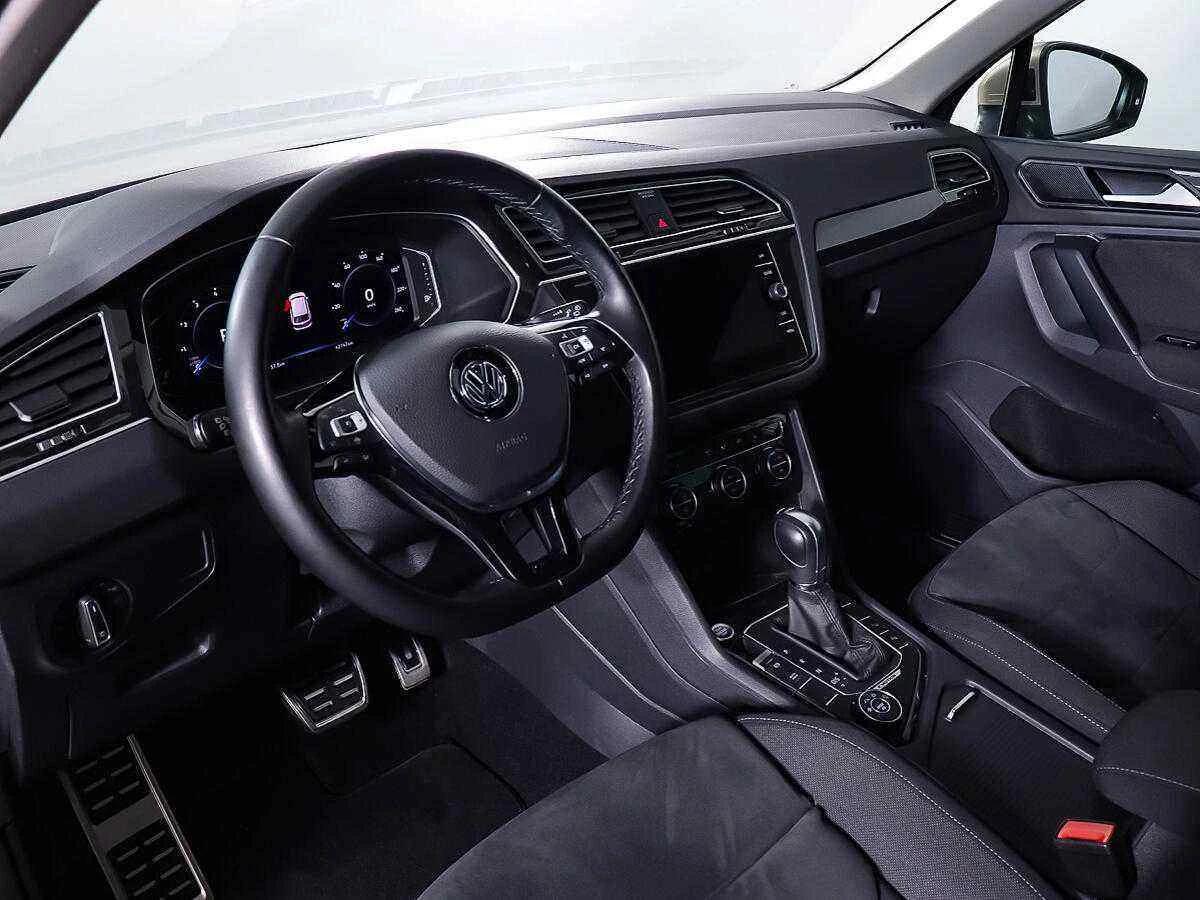Volkswagen Tiguan, Бежевый, 2019, Робот, 150 л.с., цена от 1 557 000 руб.