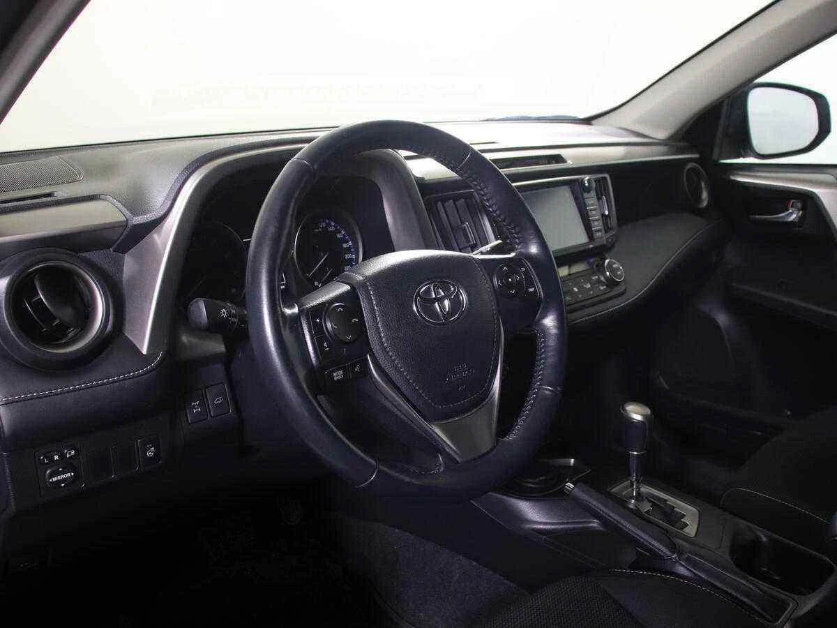 Toyota RAV 4, Белый, 2018, Вариатор, 146 л.с., цена от 1 674 000 руб.