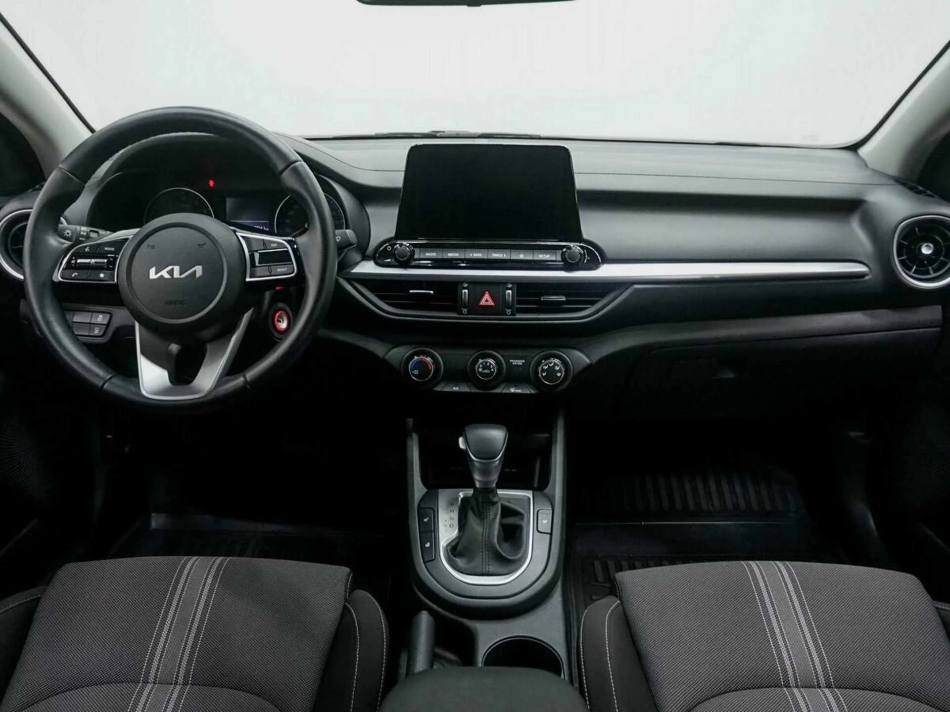 KIA CERATO, Серый, 2022, Автоматическая, 150 л.с., цена от 1 496 000 руб.