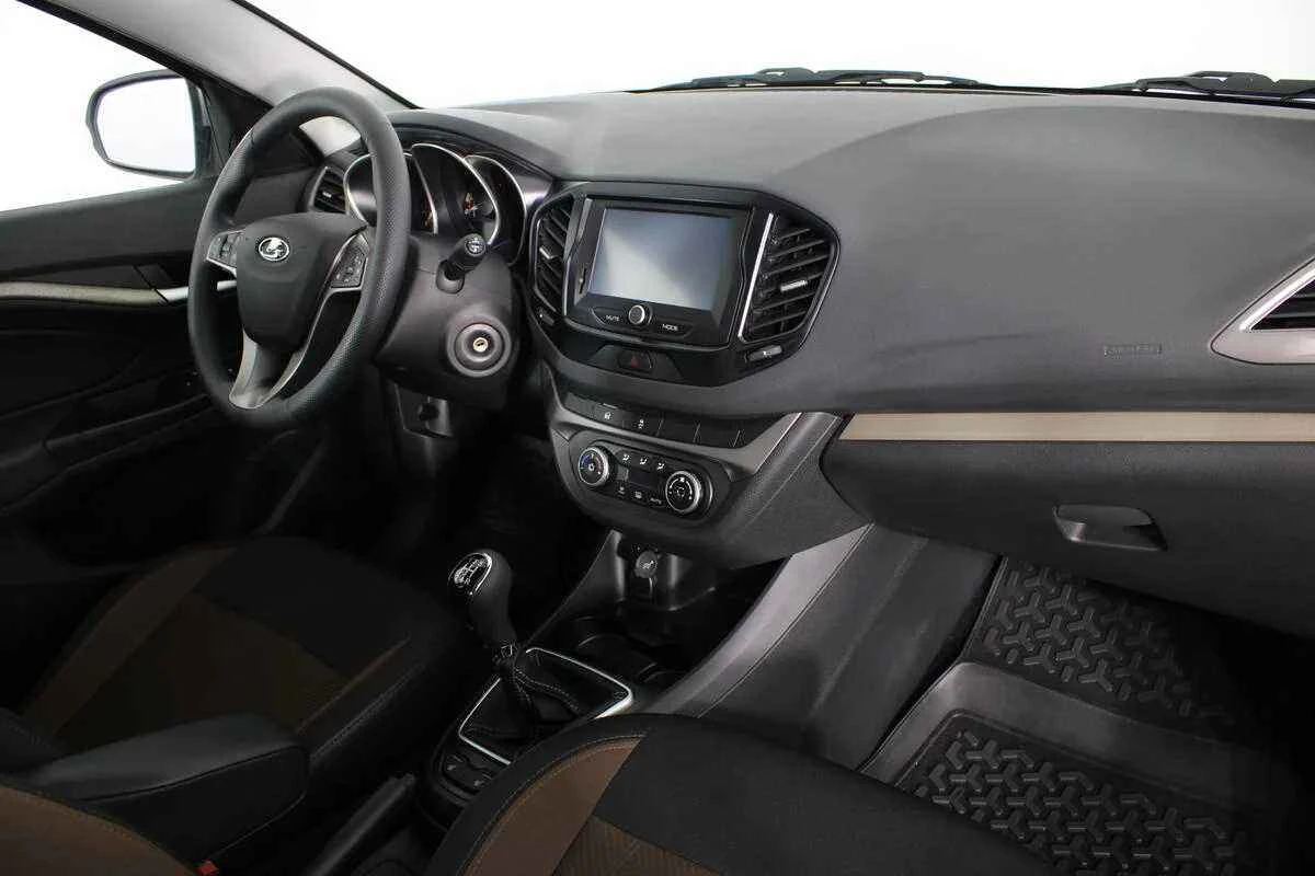 LADA Vesta, Серебряный, 2017, Механическая, 122 л.с., цена от 471 000 руб.