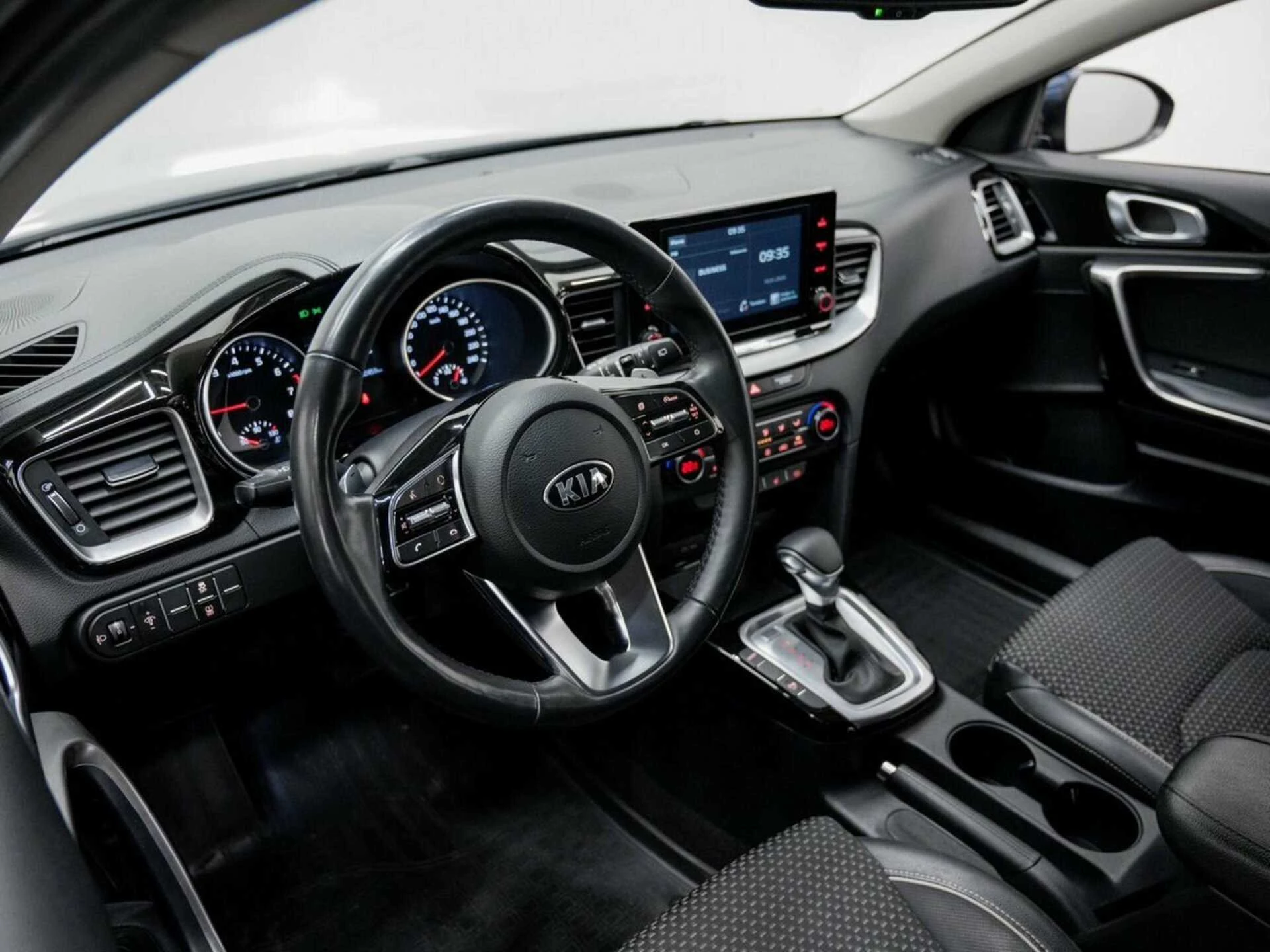 KIA CEED, Голубой, 2021, Автоматическая, 128 л.с., цена от 1 320 000 руб.