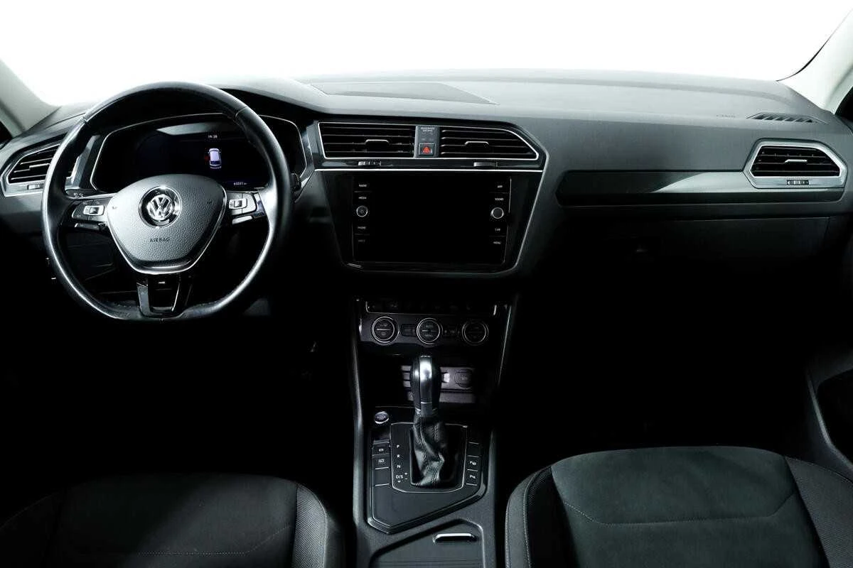 VOLKSWAGEN TIGUAN, Черный, 2017, Робот, 150 л.с., цена от 1 331 200 руб.