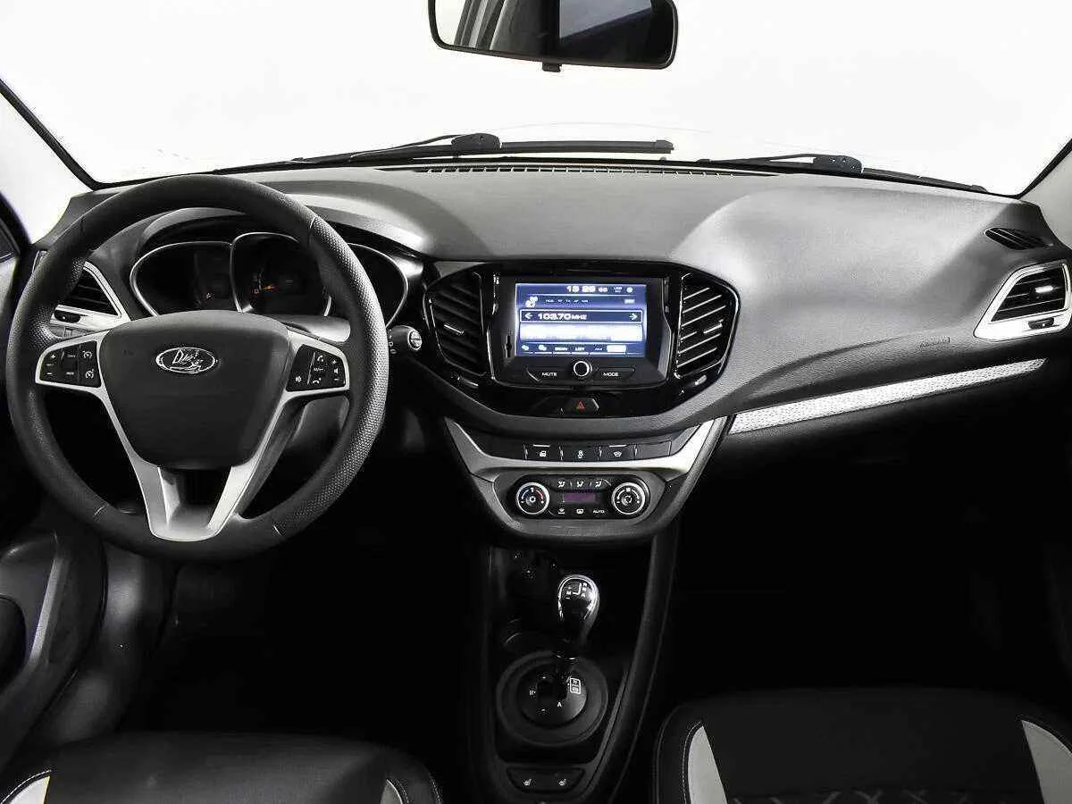 LADA Vesta SW Cross, Белый, 2018, Робот, 122 л.с., цена от 616 000 руб.