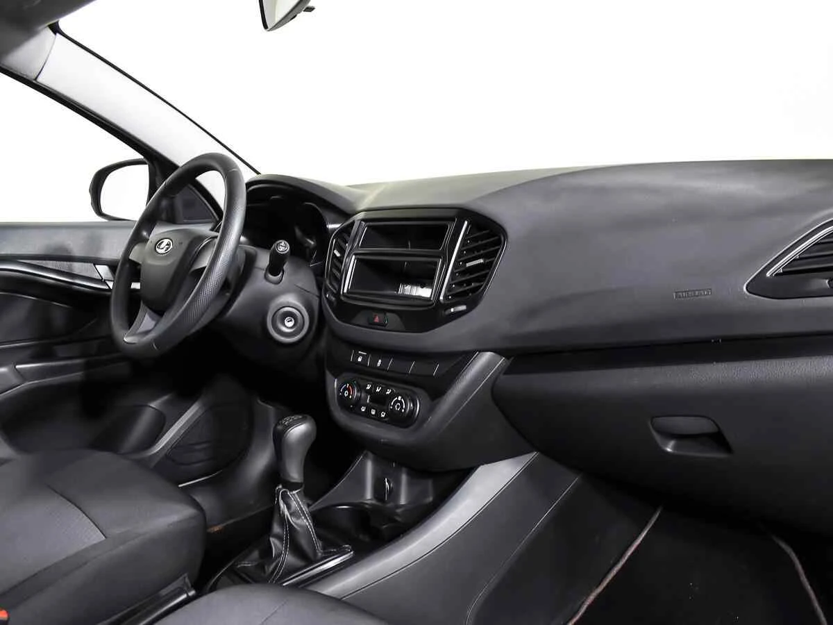 LADA Vesta, Серебряный, 2021, Механическая, 106 л.с., цена от 525 000 руб.