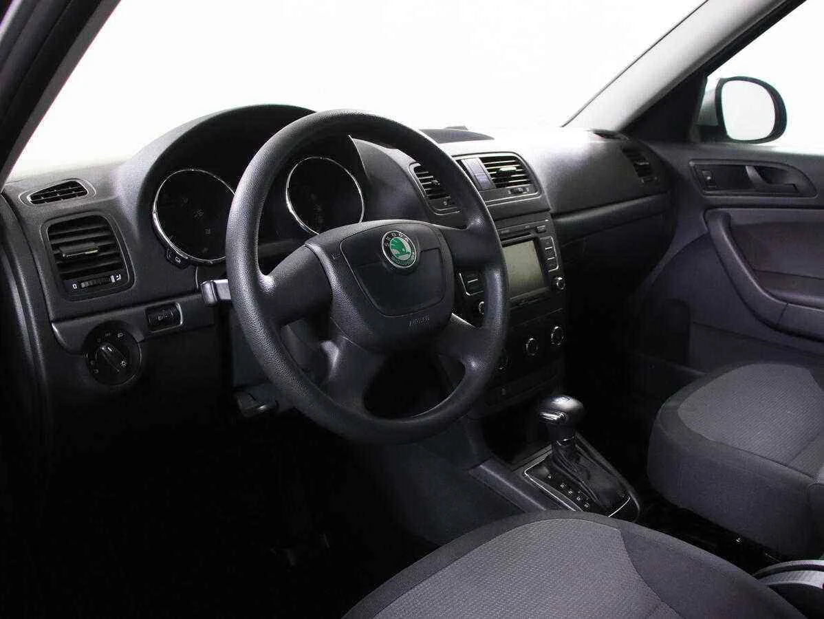 Skoda Yeti, Серебряный, 2014, Робот, 152 л.с., цена от 680 000 руб.