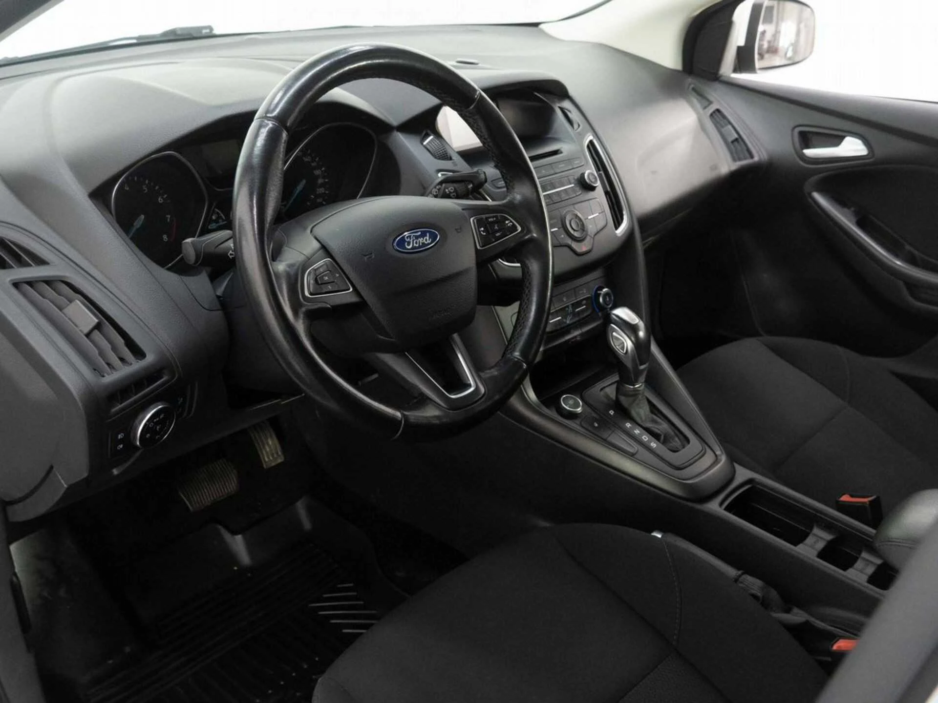 FORD FOCUS, Белый, 2018, Робот, 105 л.с., цена от 716 800 руб.