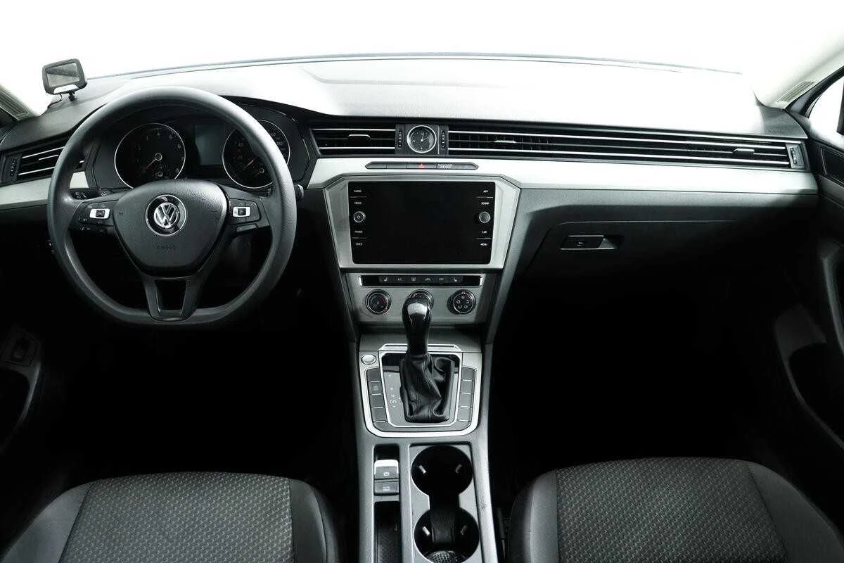 VOLKSWAGEN PASSAT, Белый, 2018, Робот, 125 л.с., цена от 1 177 600 руб.