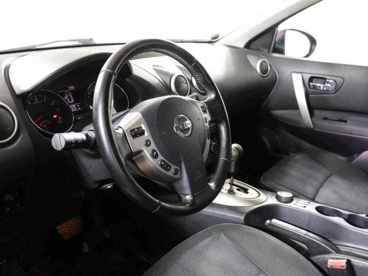 Nissan Qashqai, Красный, 2011, Вариатор, 141 л.с., цена от 445 000 руб.