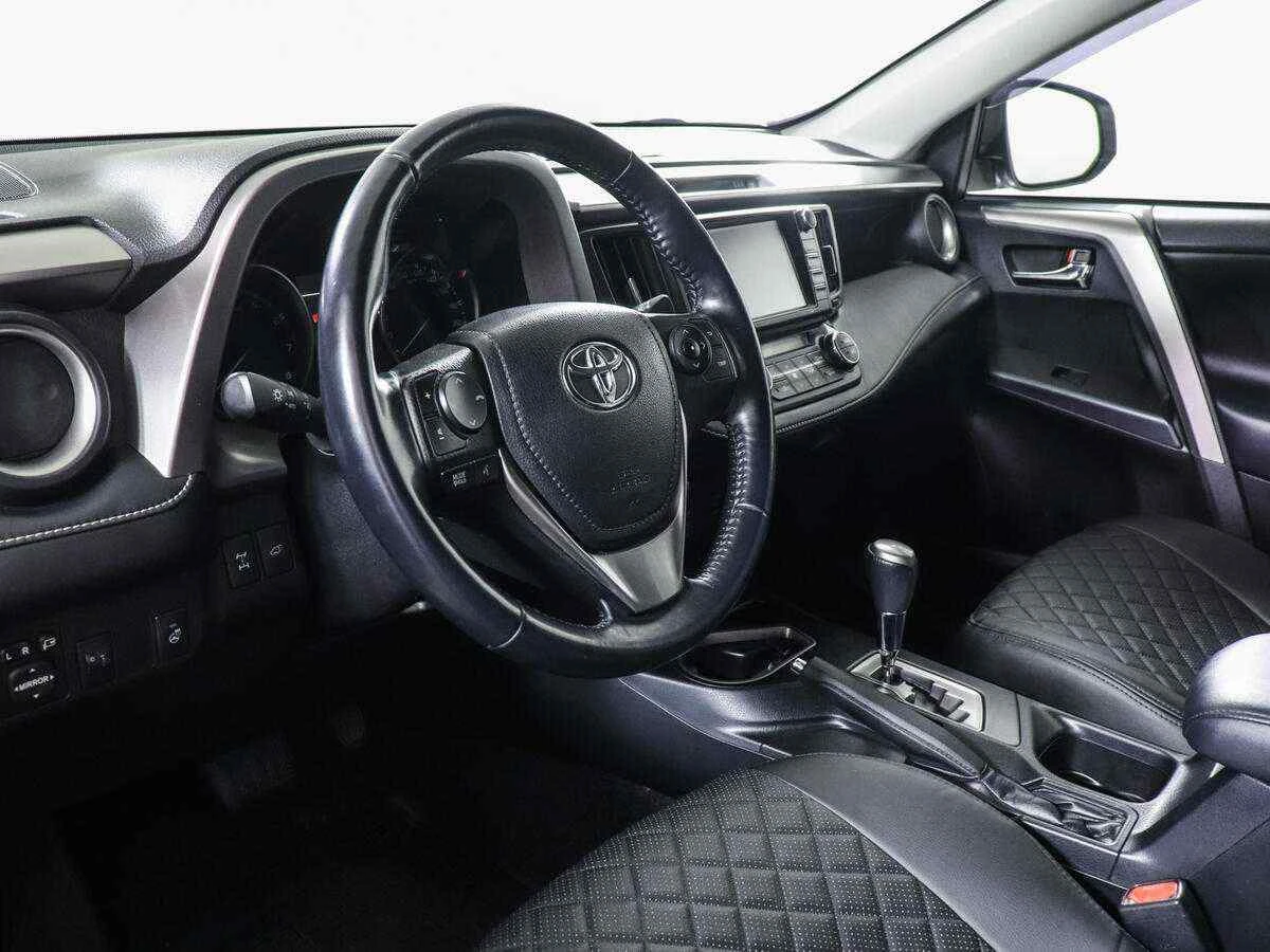 Toyota RAV 4, Белый, 2017, Автоматическая, 180 л.с., цена от 1 788 000 руб.