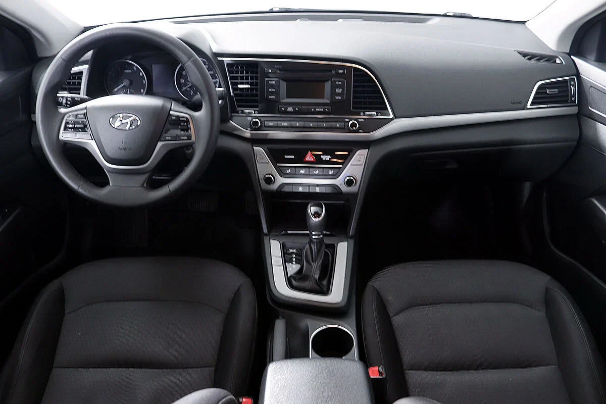 Hyundai Elantra, Белый, 2017, Автоматическая, 150 л.с., цена от 878 000 руб.