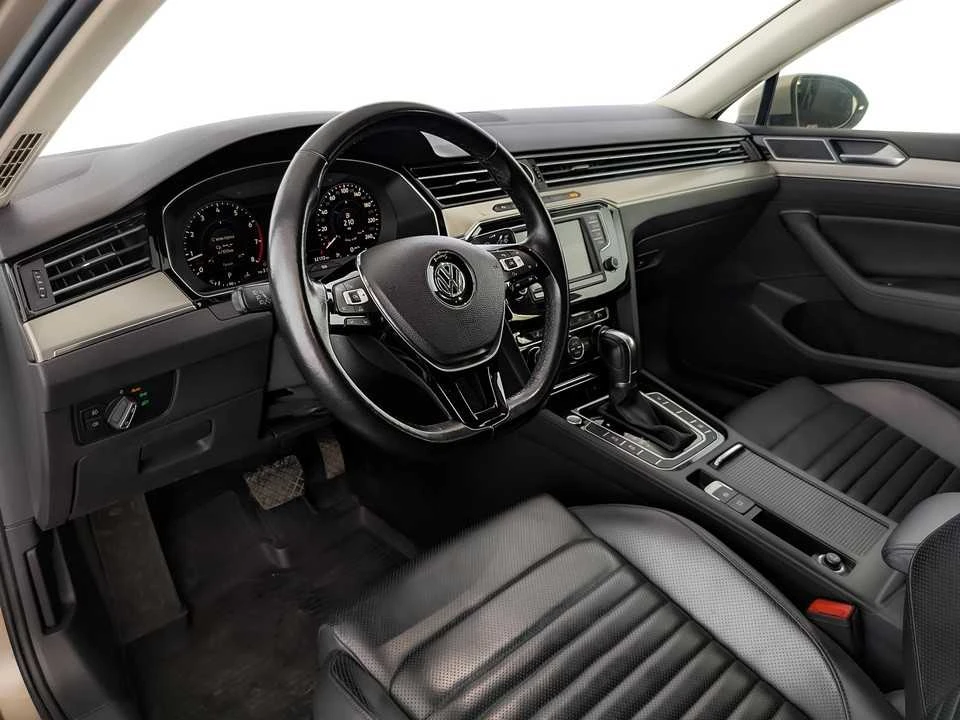VOLKSWAGEN PASSAT, Коричневый, 2016, Робот, 180 л.с., цена от 1 705 600 руб.