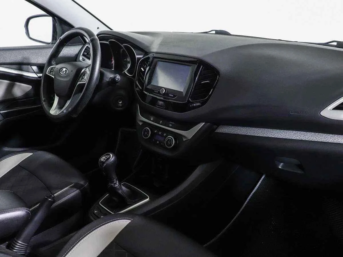 LADA Vesta SW Cross, Черный, 2017, Механическая, 122 л.с., цена от 557 000 руб.