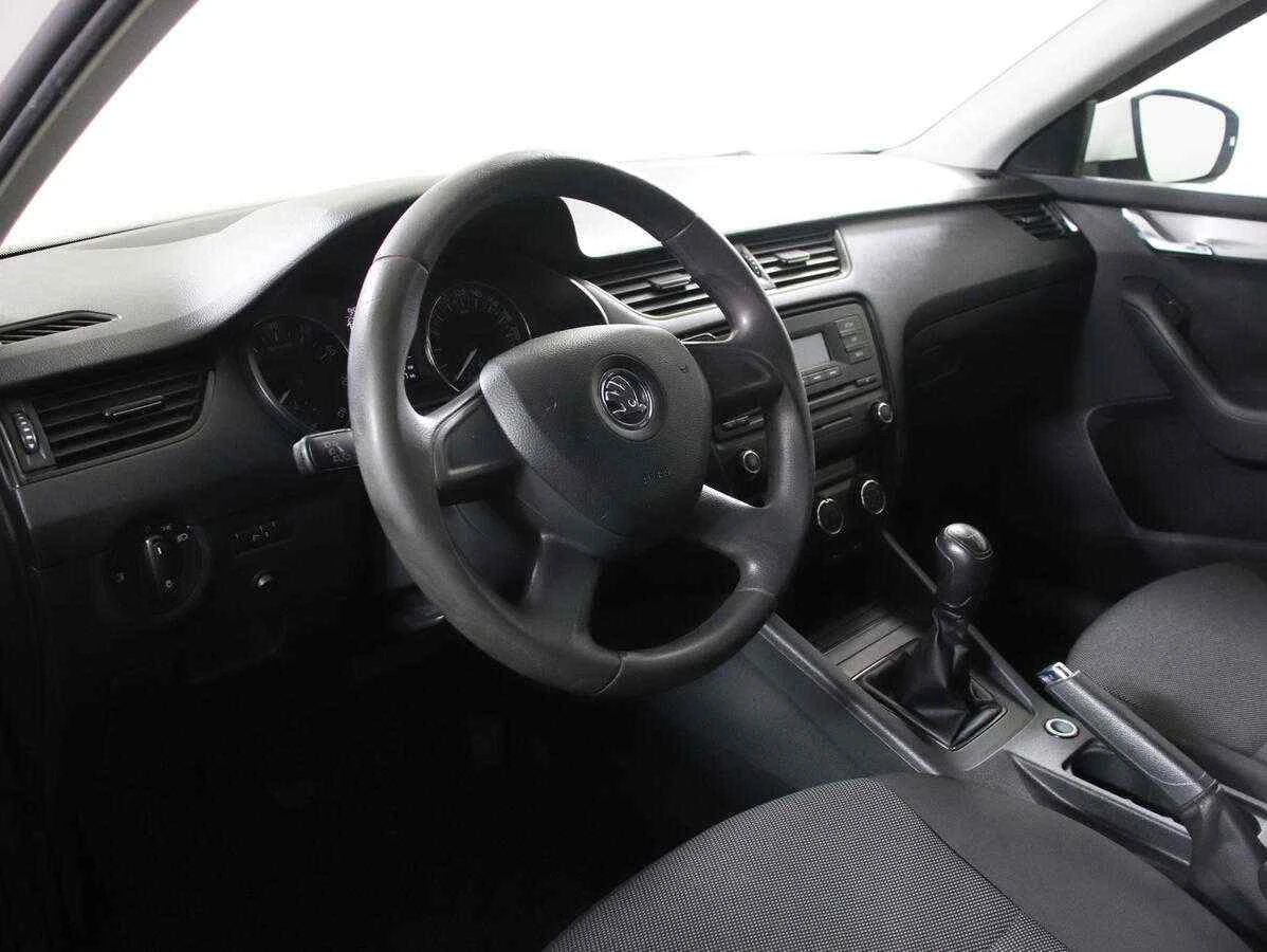 Skoda Octavia, Белый, 2015, Механическая, 110 л.с., цена от 740 000 руб.