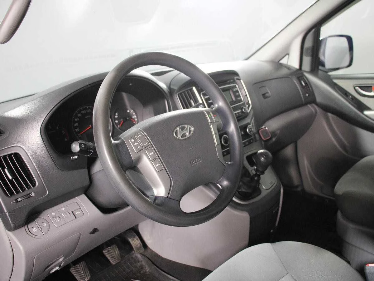 HYUNDAI H-1, Черный, 2015, Механическая, 116 л.с., цена от 1 344 000 руб.