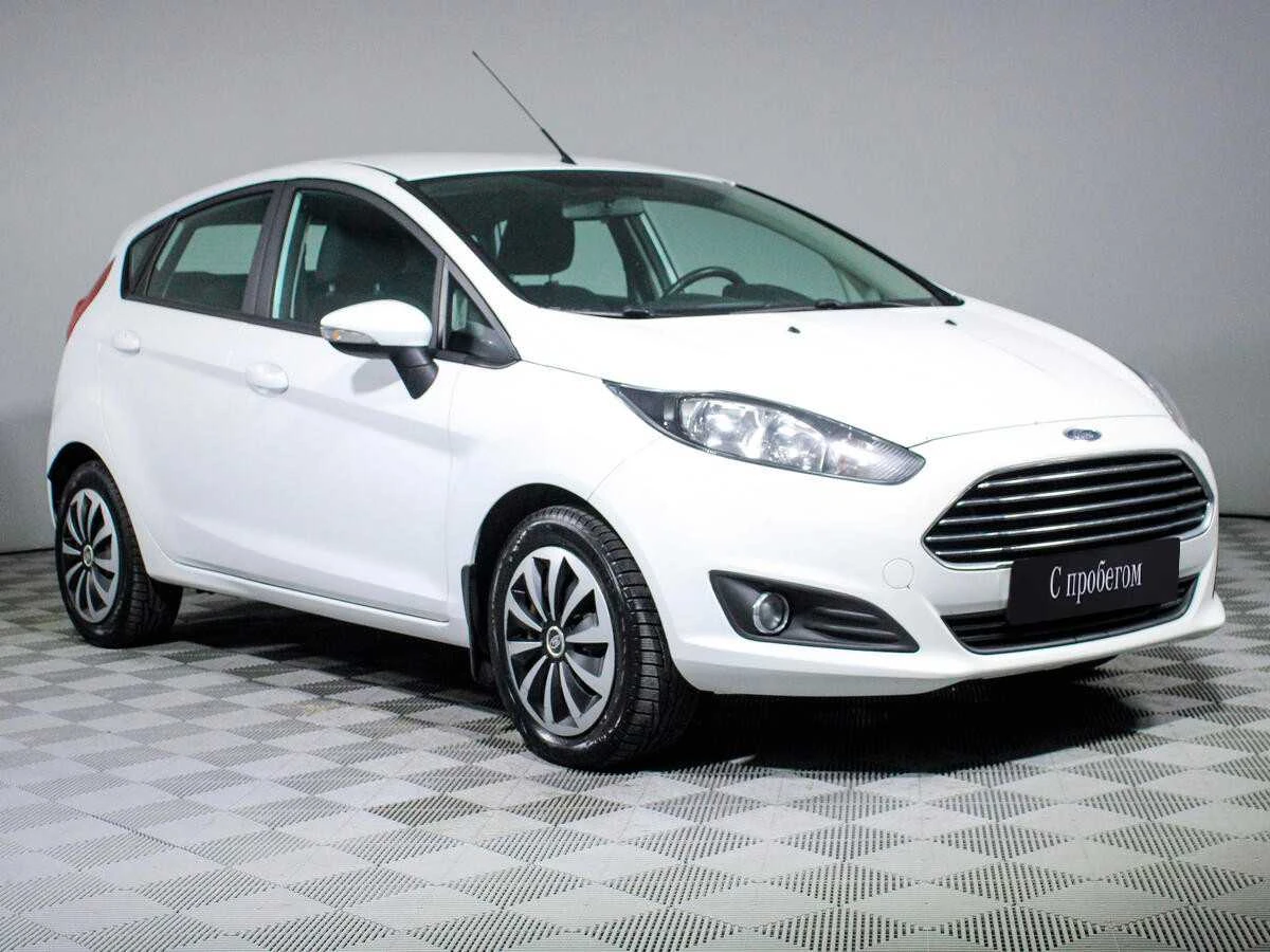 FORD FIESTA, Белый, 2015, Робот, 105 л.с., цена от 600 000 руб.