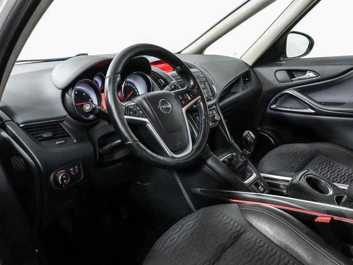 Opel Zafira, Белый, 2013, Механическая, 130 л.с., цена от 659 000 руб.
