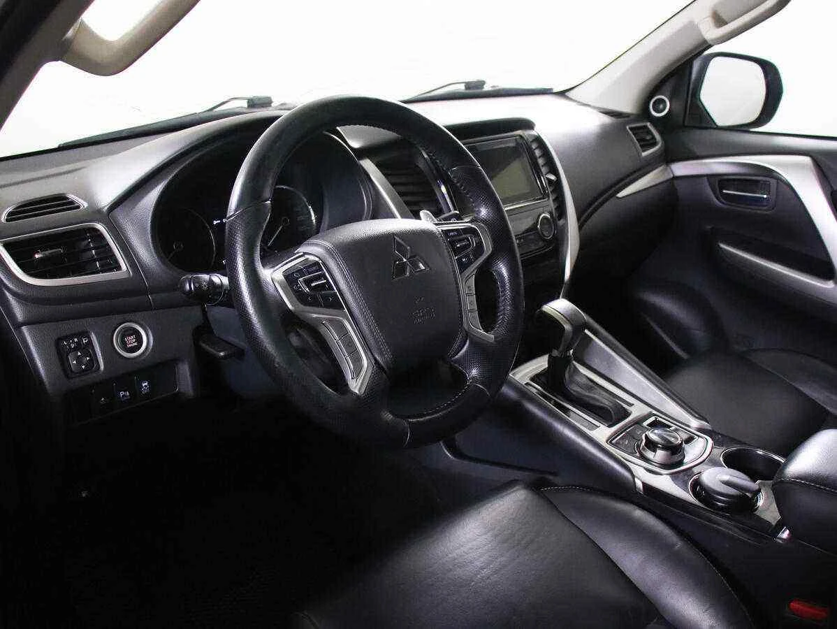 Mitsubishi Pajero Sport, Серебряный, 2016, Автоматическая, 209 л.с., цена от 2 199 000 руб.