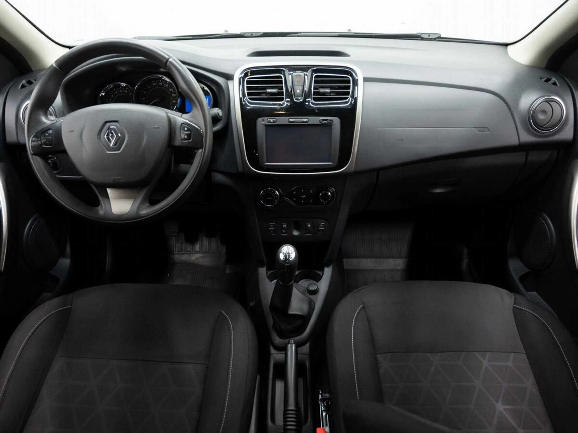 RENAULT SANDERO, Черный, 2015, Механическая, 102 л.с., цена от 624 000 руб.