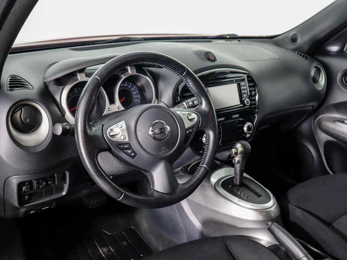 Nissan Juke, Красный, 2015, Вариатор, 117 л.с., цена от 905 700 руб.