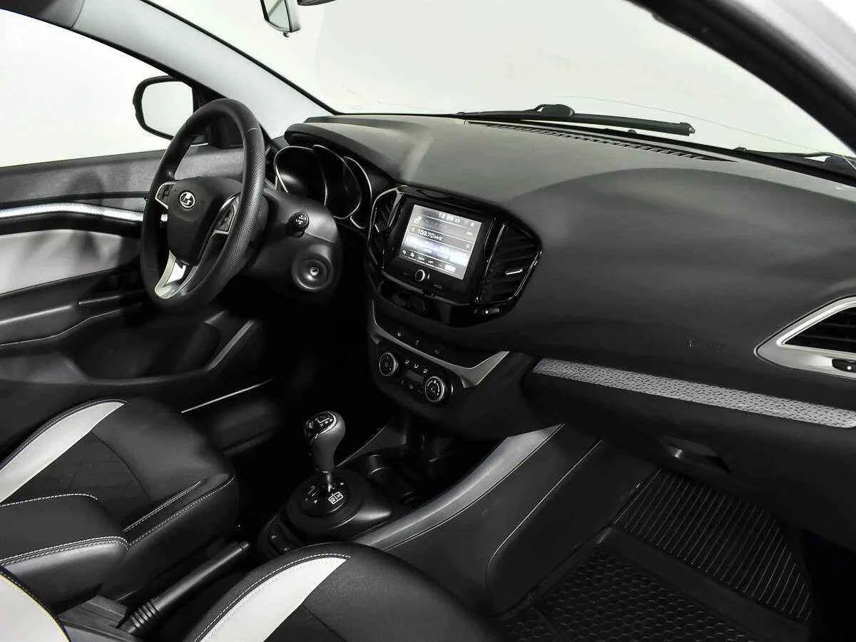 LADA Vesta SW Cross, Белый, 2018, Робот, 122 л.с., цена от 616 000 руб.
