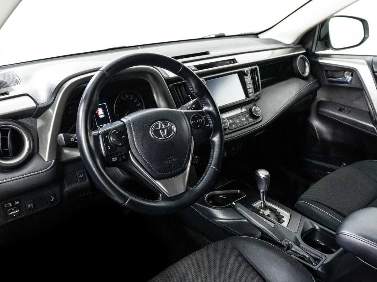 TOYOTA RAV4, Белый, 2016, Вариатор, 146 л.с., цена от 1 408 000 руб.