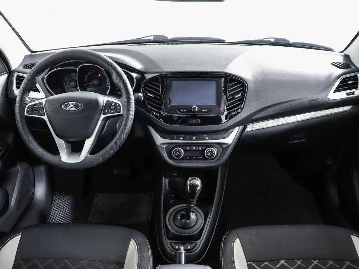 LADA Vesta SW Cross, Серебряный, 2018, Робот, 122 л.с., цена от 633 000 руб.