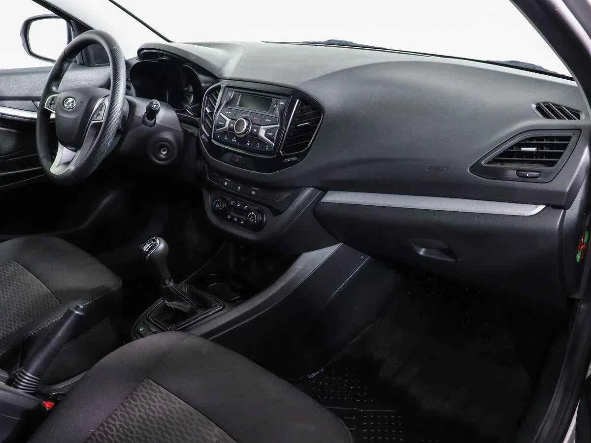 LADA Vesta, Серебряный, 2019, Механическая, 106 л.с., цена от 458 000 руб.