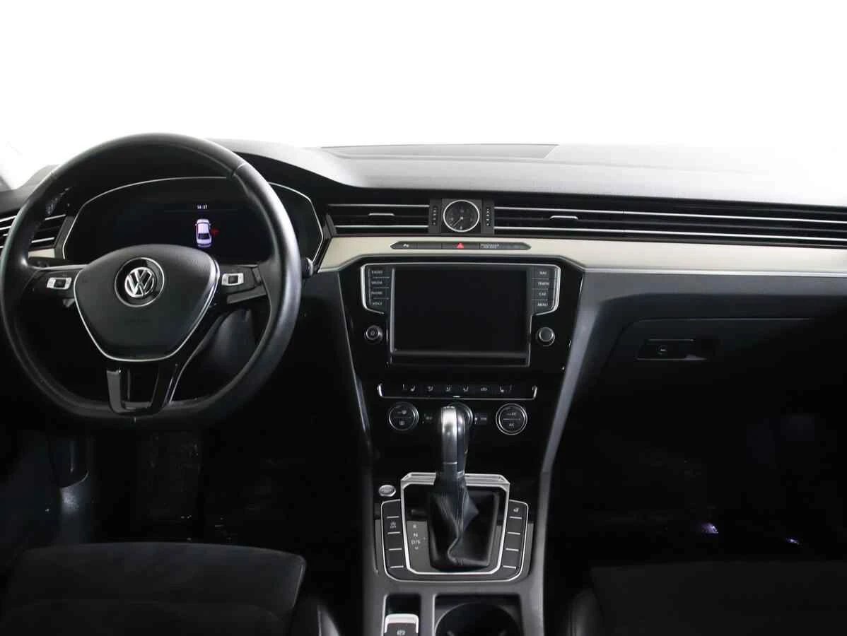 Volkswagen Passat, Черный, 2016, Робот, 150 л.с., цена от 1 200 000 руб.