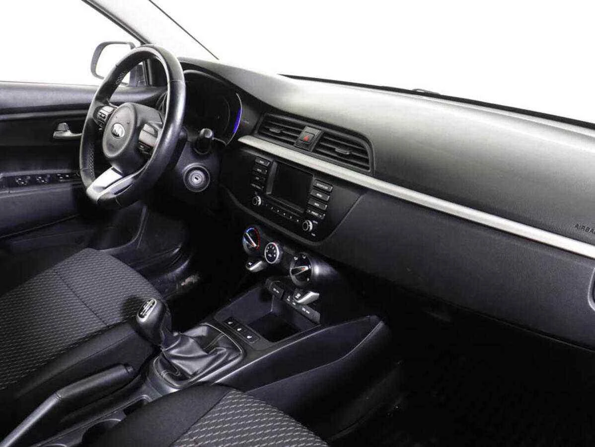 KIA Rio, Белый, 2018, Механическая, 123 л.с., цена от 700 000 руб.
