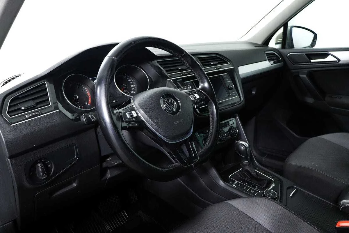 VOLKSWAGEN TIGUAN, Бежевый, 2017, Робот, 150 л.с., цена от 1 408 000 руб.