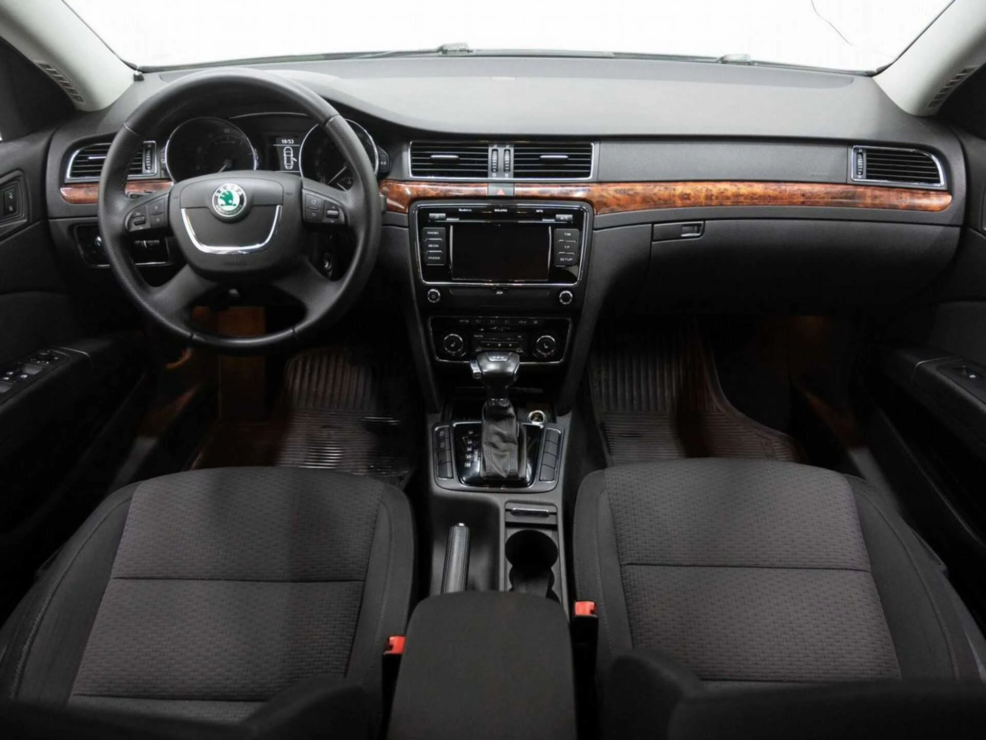 SKODA SUPERB, Черный, 2010, Робот, 152 л.с., цена от 544 000 руб.