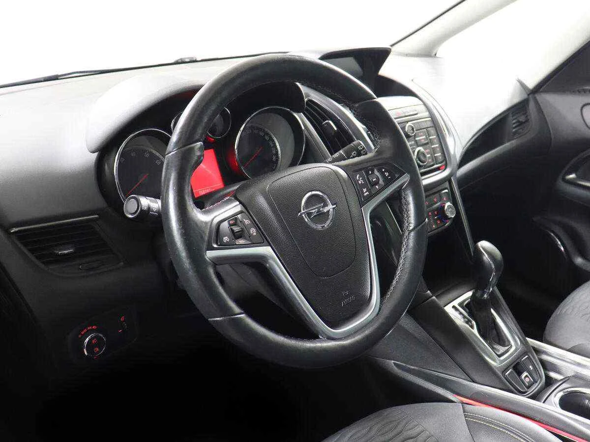 Opel Zafira, Белый, 2013, Автоматическая, 140 л.с., цена от 610 000 руб.