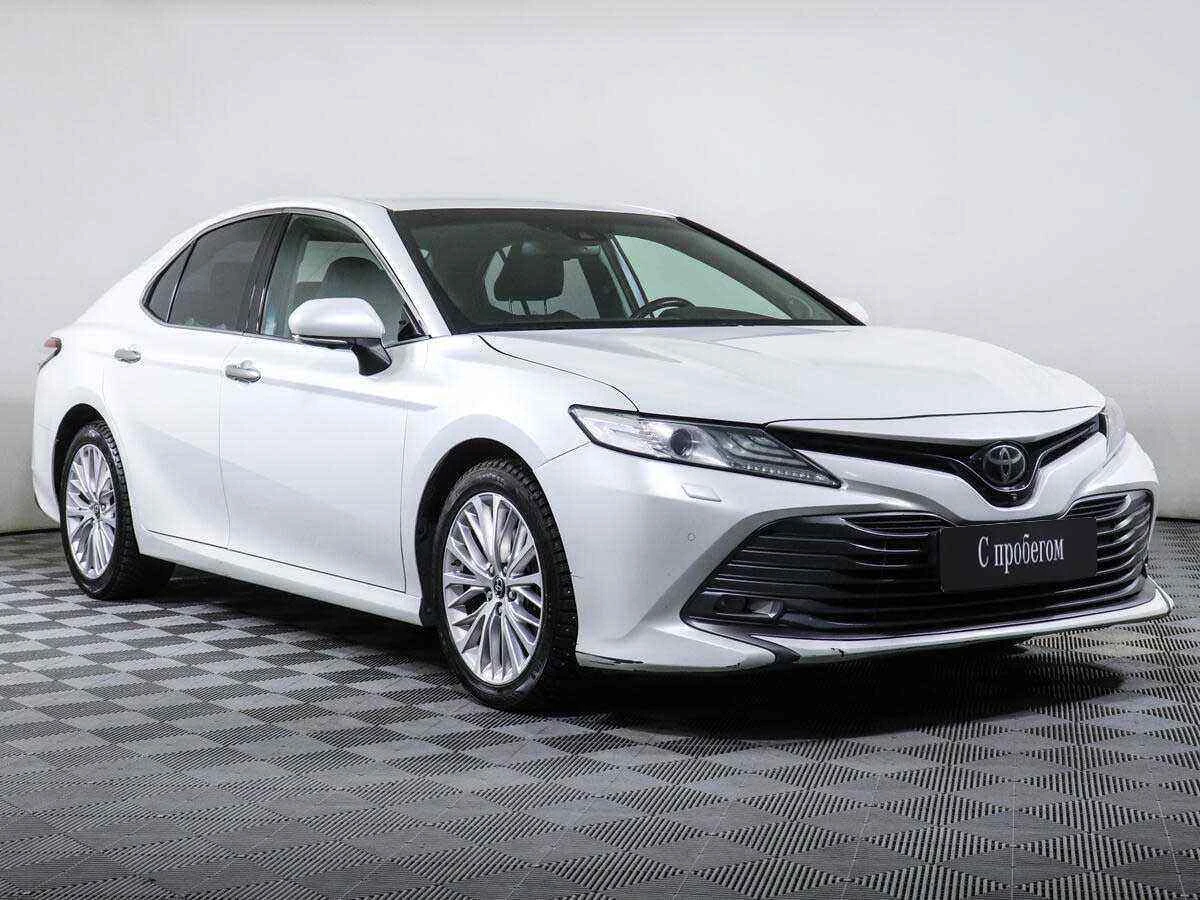 Toyota Camry, Белый, 2018, Автоматическая, 249 л.с., цена от 2 250 000 руб.