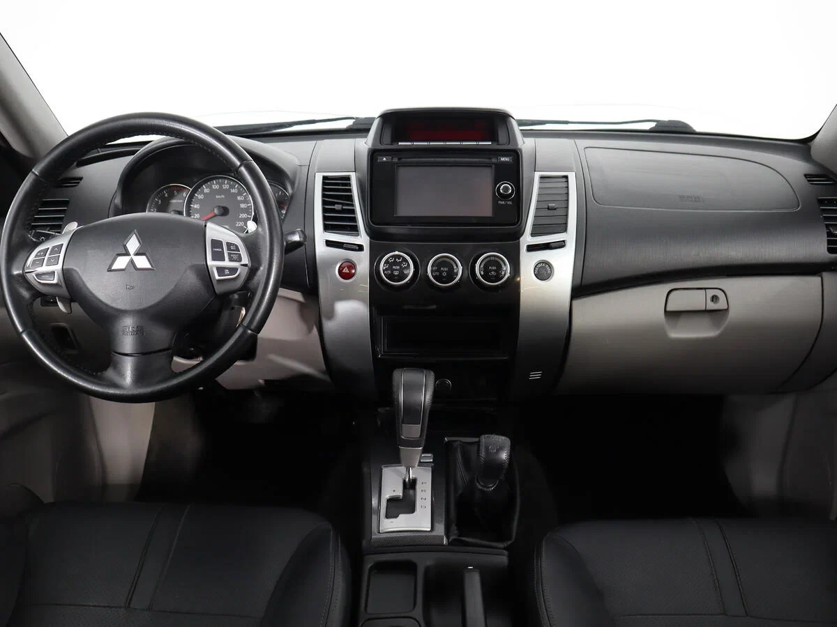 Mitsubishi Pajero Sport, Серый, 2014, Автоматическая, 178 л.с., цена от 1 401 900 руб.