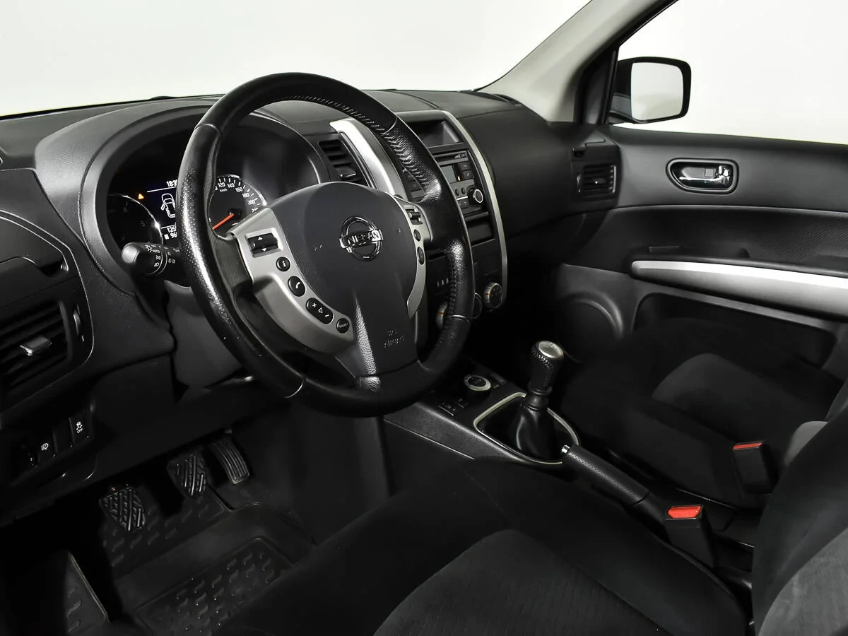 Nissan X-Trail, Черный, 2014, Механическая, 150 л.с., цена от 850 000 руб.